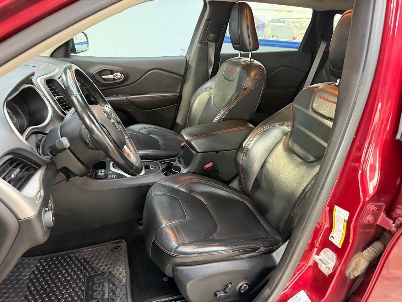 Used 2016 Jeep Cherokee Trailhawk w/ Leather Interior Group AWD/4WD image 14