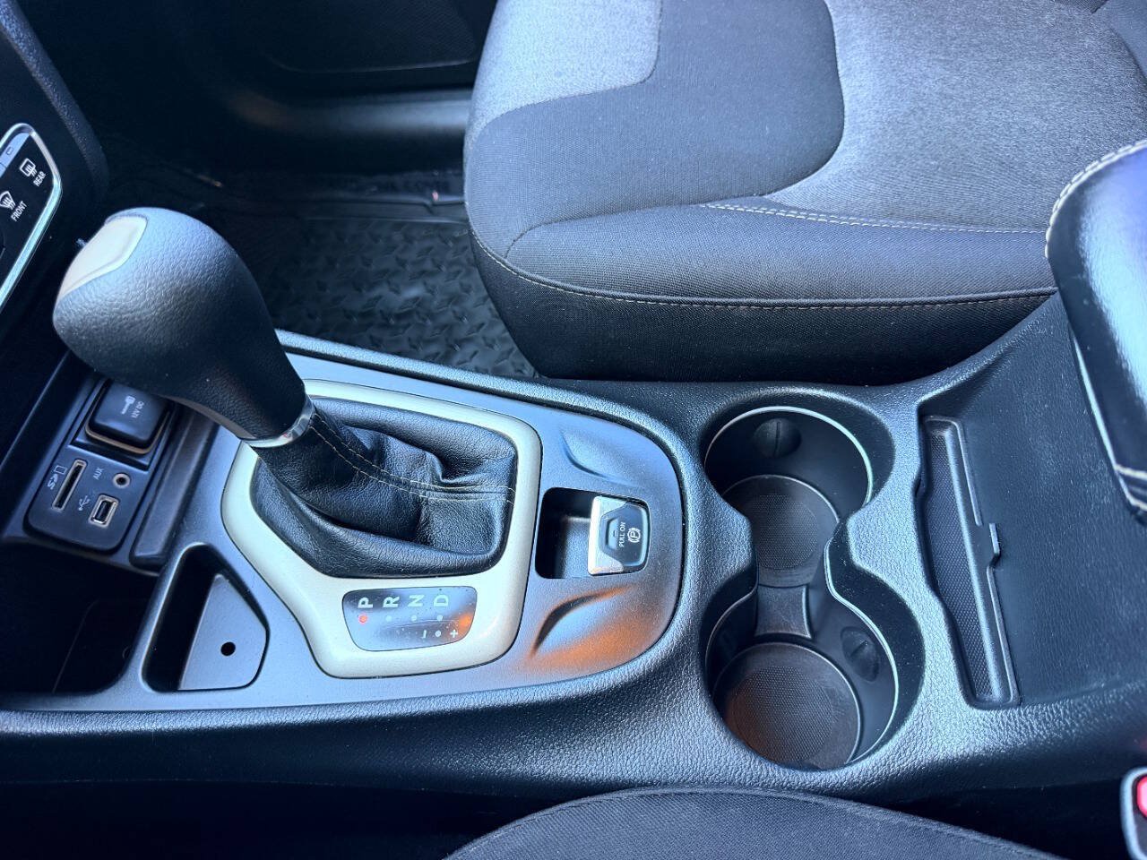 Used 2017 Jeep Cherokee Sport w/ Cold Weather Group FWD image 37
