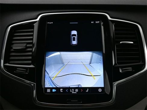 Used 2023 Volvo XC90 T8 Plus image 22