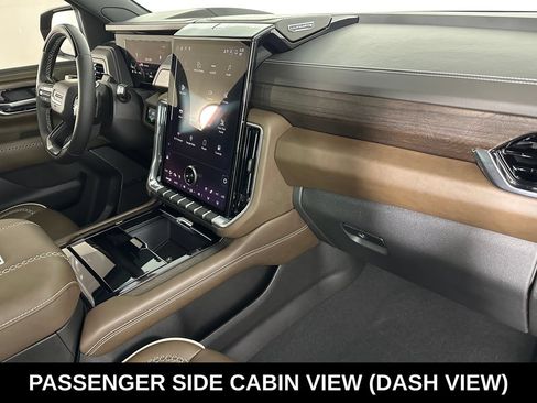 Used 2025 GMC Yukon XL Denali Ultimate AWD/4WD image 35
