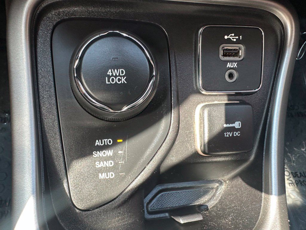 Used 2020 Jeep Compass Latitude w/ Cold Weather Group AWD/4WD image 20