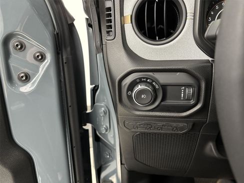 Used 2024 Jeep Wrangler Sport AWD/4WD image 31