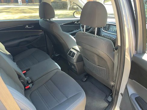 Used 2020 Kia Sorento L FWD image 13