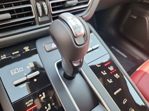 New 2026 Porsche Macan image 13