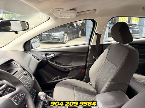 Used 2017 Ford Focus SE FWD image 23