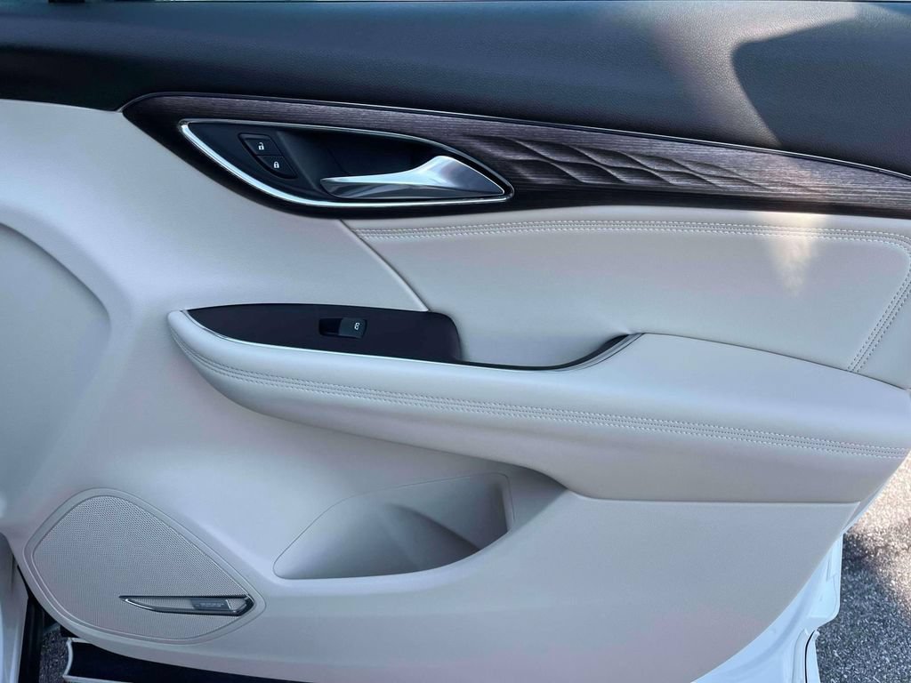 Certified 2022 Buick Envision Avenir w/ Technology Package II FWD image 21