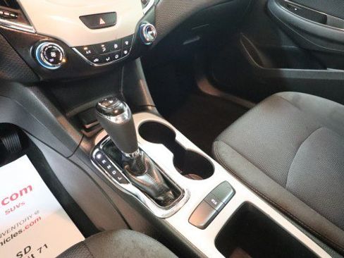 Used 2018 Chevrolet Cruze LS FWD image 16