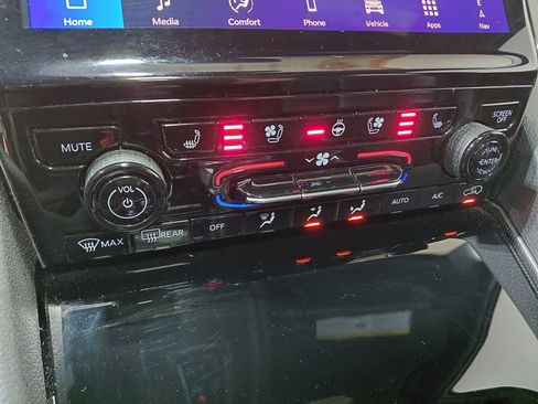 Certified 2024 Jeep Grand Cherokee L Limited w/ Luxury Tech Group II image 41