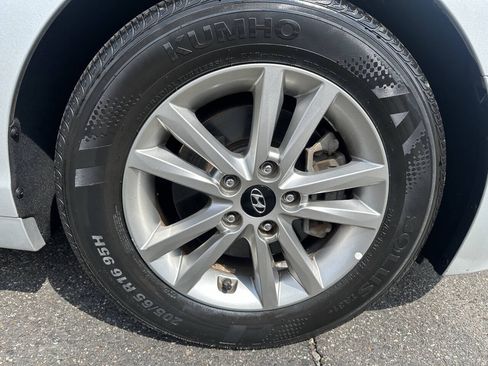 Used 2016 Hyundai Sonata SE FWD image 16