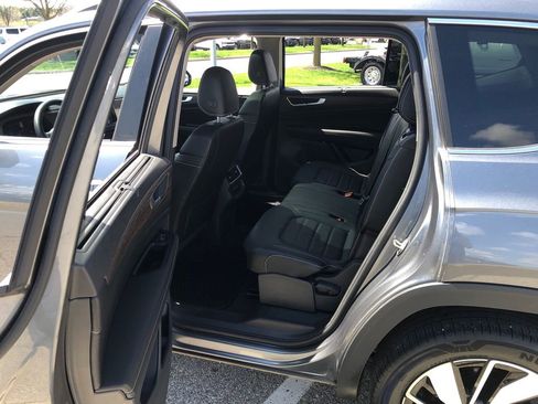 Used 2024 Volkswagen Atlas SEL AWD/4WD image 21