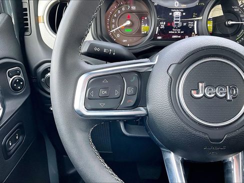 Used 2025 Jeep Wrangler Unlimited Sahara w/ Safety Group image 6