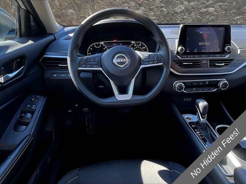 Used 2024 Nissan Altima 2.5 SV FWD image 5