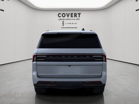 New 2026 Lincoln Navigator Reserve w/ Jet Appearance Package AWD/4WD image 5