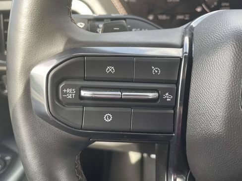 Used 2025 GMC Yukon XL AT4 AWD/4WD image 13