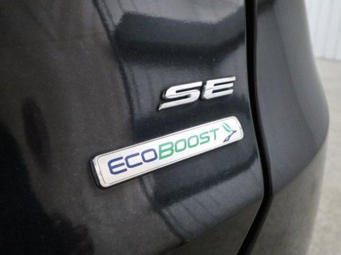 Used 2018 Ford Fusion SE w/ Fusion SE Technology Package FWD image 23