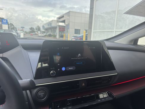 Used 2025 Toyota Prius Plug-In Hybrid image 22