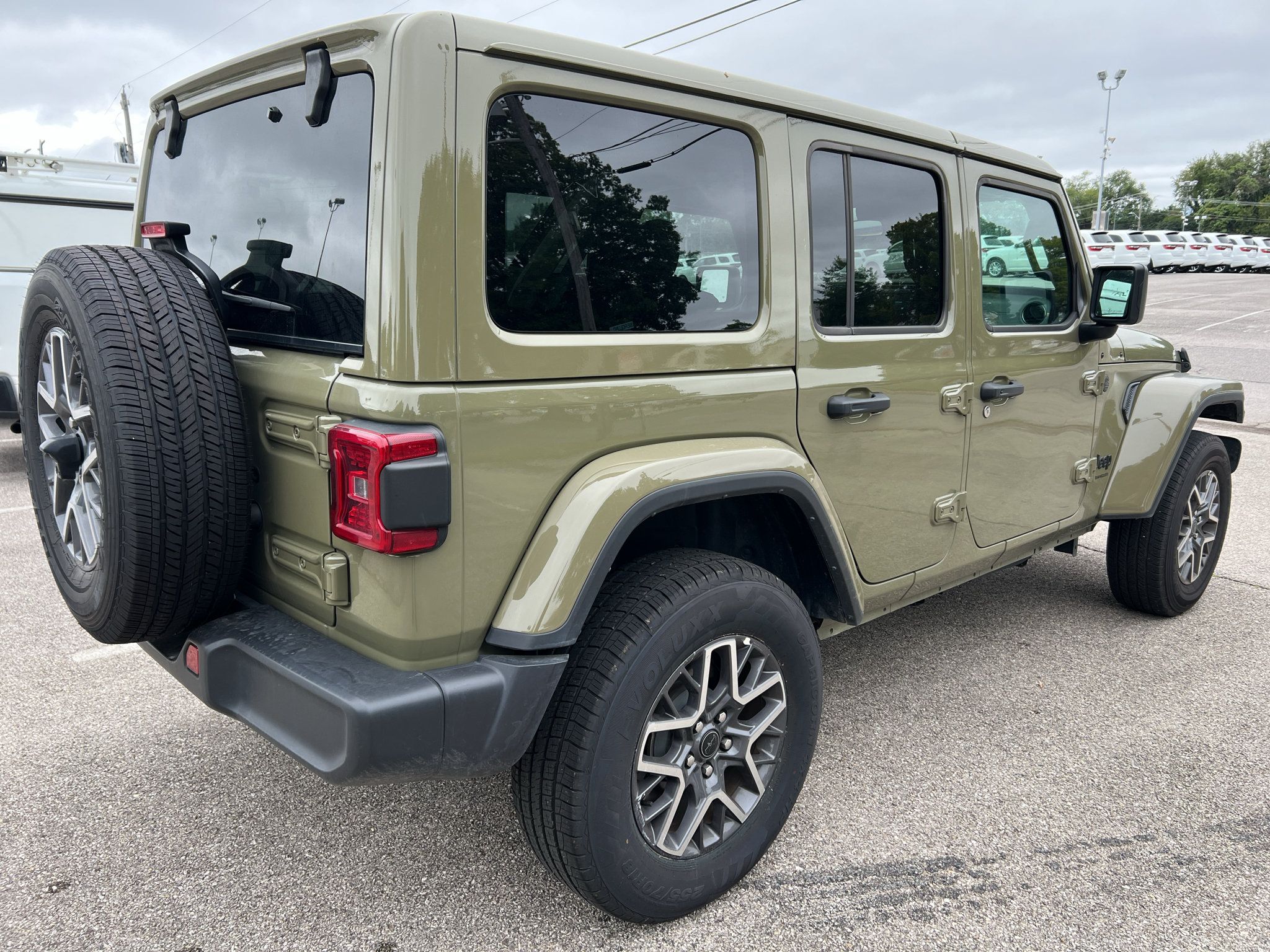Used 2026 Jeep Wrangler Unlimited Sahara AWD/4WD image 3