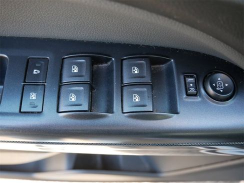 Used 2015 Chevrolet Colorado Z71 image 16