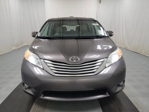 Used 2014 Toyota Sienna XLE image 2