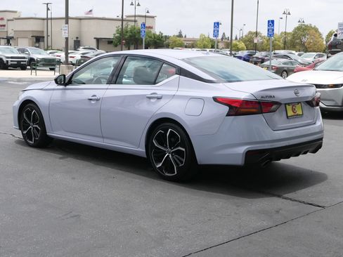 Used 2024 Nissan Altima 2.5 SR FWD image 6