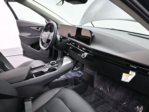 New 2025 Kia EV6 Wind image 23