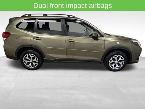 Used 2023 Subaru Forester Premium AWD/4WD image 15