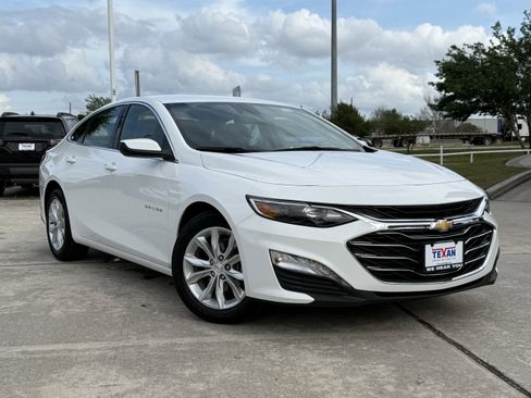 Used 2024 Chevrolet Malibu LT image 2