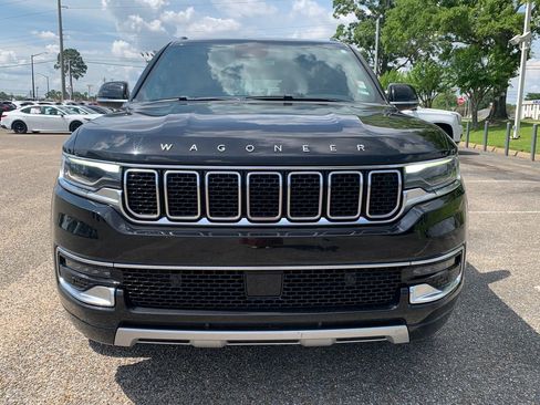 Used 2024 Jeep Wagoneer L Series II w/ Flexible Seating Group AWD/4WD image 3