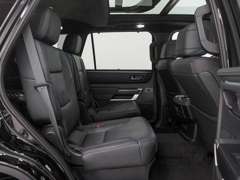 Used 2025 Toyota Sequoia Platinum image 11