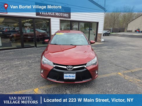 Used 2017 Toyota Camry SE FWD image 2