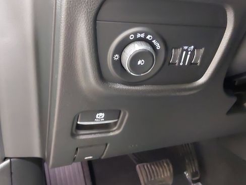 Used 2022 Jeep Grand Cherokee L Limited w/ Black Appearance Package AWD/4WD image 31