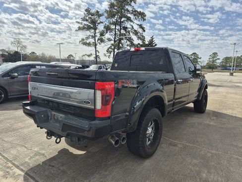 Used 2017 Ford F250 Platinum w/ Platinum Ultimate Package image 3