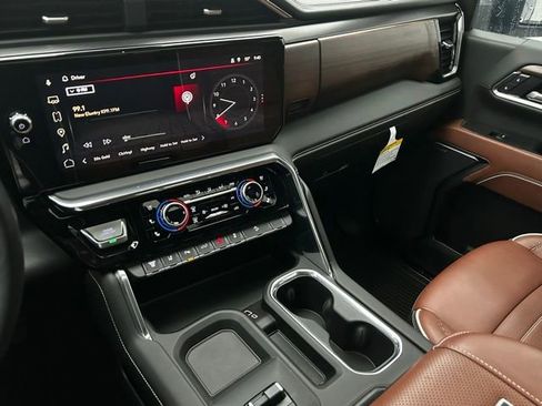 Used 2025 GMC Sierra 2500 Denali Ultimate image 30