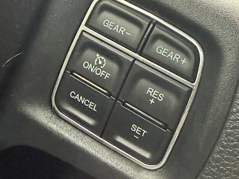 Used 2019 RAM 1500 Classic SLT AWD/4WD image 17