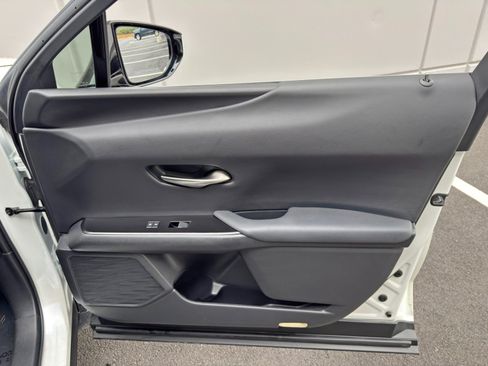 Used 2022 Lexus UX 200 w/ Accessory Package (Z2) FWD image 41