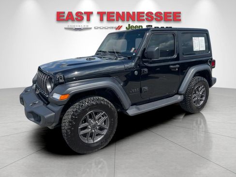 Used 2025 Jeep Wrangler Sport AWD/4WD image 7