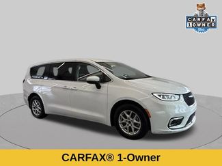 Used 2023 Chrysler Pacifica Touring-L FWD video 2