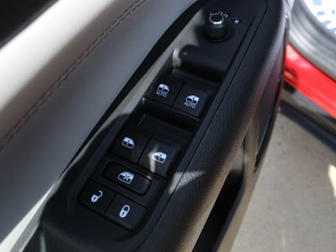 Used 2025 Jeep Compass Limited AWD/4WD image 9