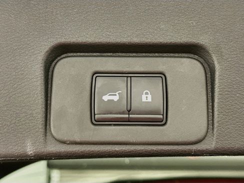 Used 2025 Nissan Rogue SV AWD/4WD image 30