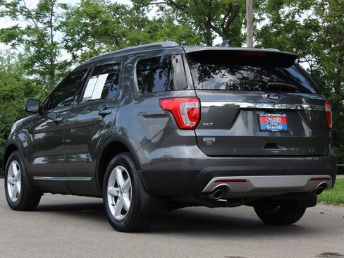 Used 2017 Ford Explorer XLT w/ Equipment Group 201A FWD image 5