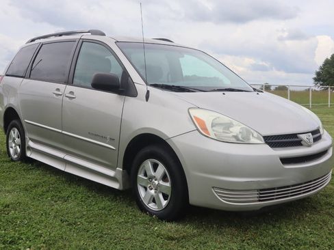 Used 2004 Toyota Sienna LE FWD image 2
