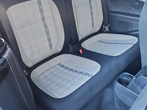 Used 2018 Volkswagen Beetle 2.0T Coast image 18