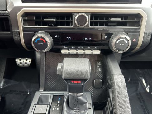 Used 2025 Toyota Tacoma TRD Sport AWD/4WD image 19