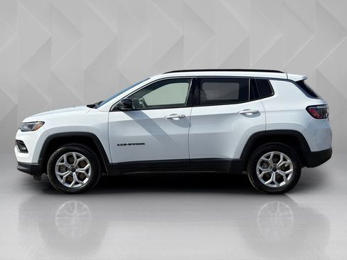 Used 2025 Jeep Compass Latitude AWD/4WD image 8