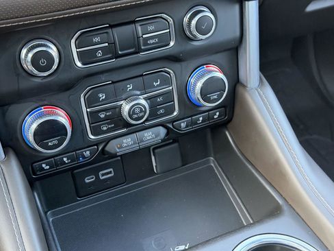 Used 2023 GMC Yukon XL SLT image 14