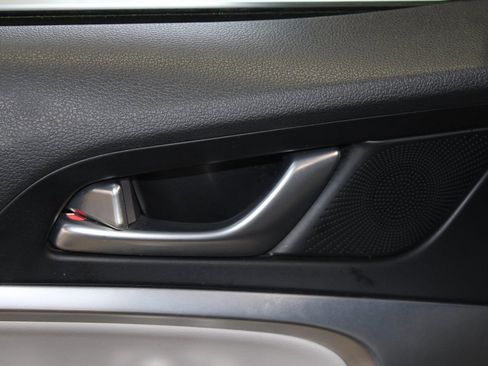 Used 2023 Genesis G70 2.0T image 8