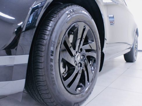 Used 2023 Land Rover Range Rover Evoque R-Dynamic S image 2