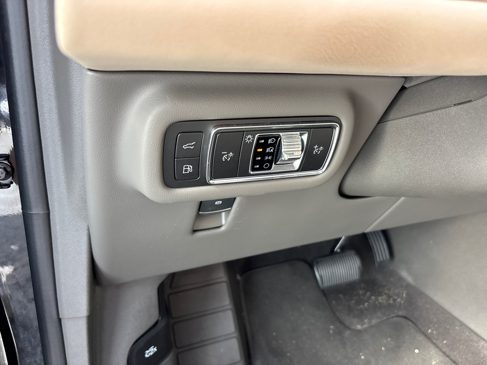Certified 2025 Lincoln Nautilus Premier AWD/4WD image 13