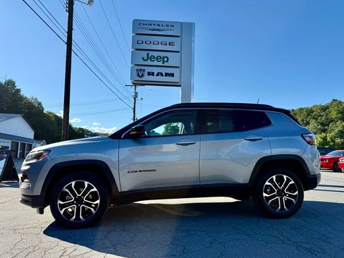 Used 2022 Jeep Compass Limited w/ Sun and Sound Group image 2