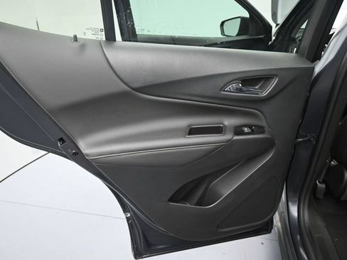 Used 2022 Chevrolet Equinox Premier FWD image 17